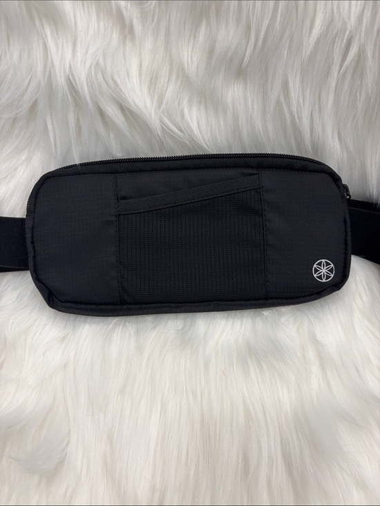 GAIAM Handbags - NEW GAIAM running cycling yoga waist Fanny belt bag adjustable black